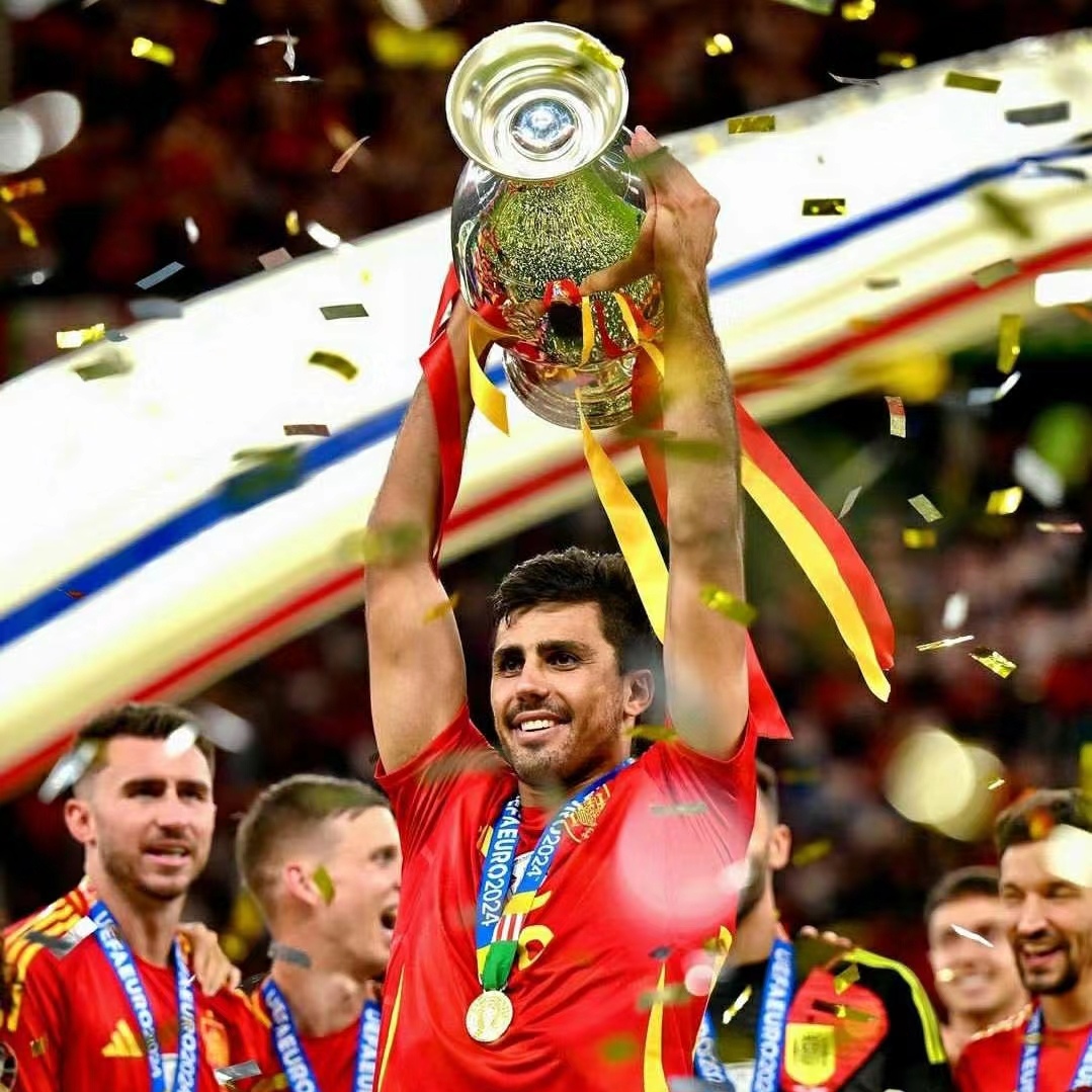 包含意大利杯今夜再迎强敌，斯图加特远射贴柱，主帅态度：更衣室稳定，临场指挥获称赞的词条